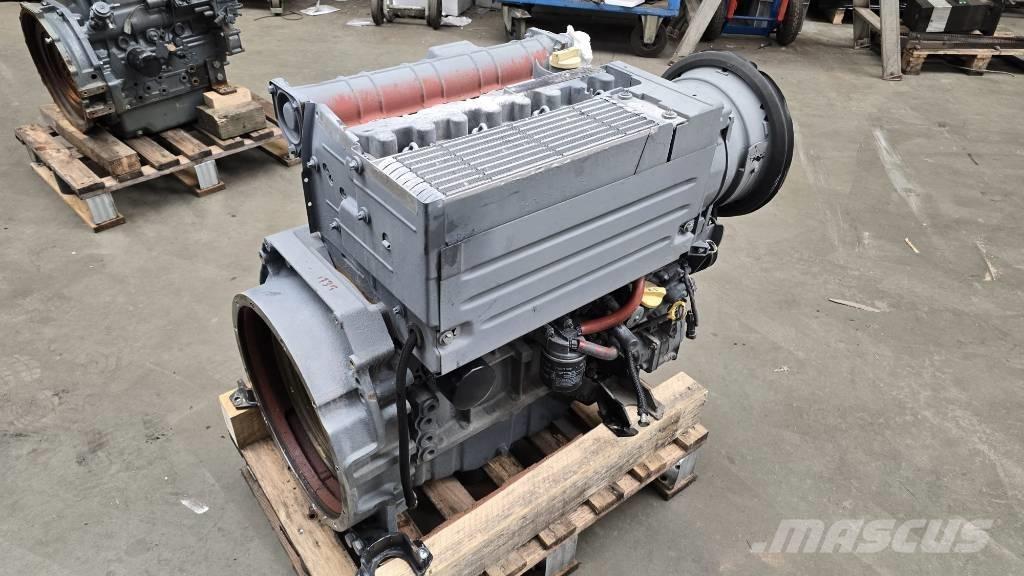Deutz F4L2011 エンジン
