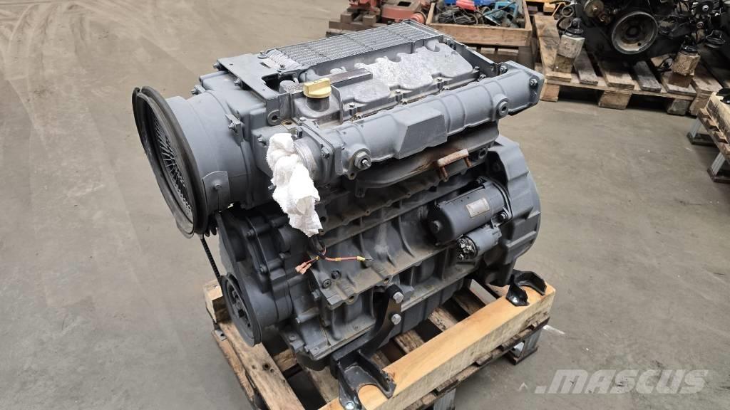 Deutz F4L2011 エンジン