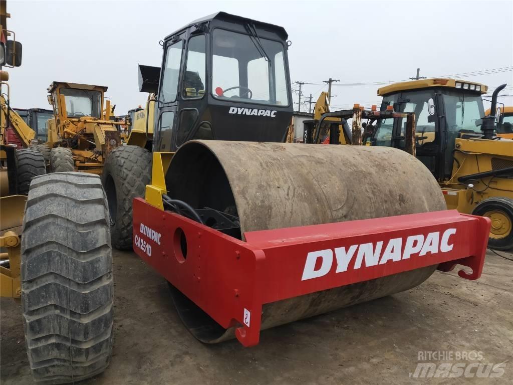 Dynapac CA 251 D 振動ローラ