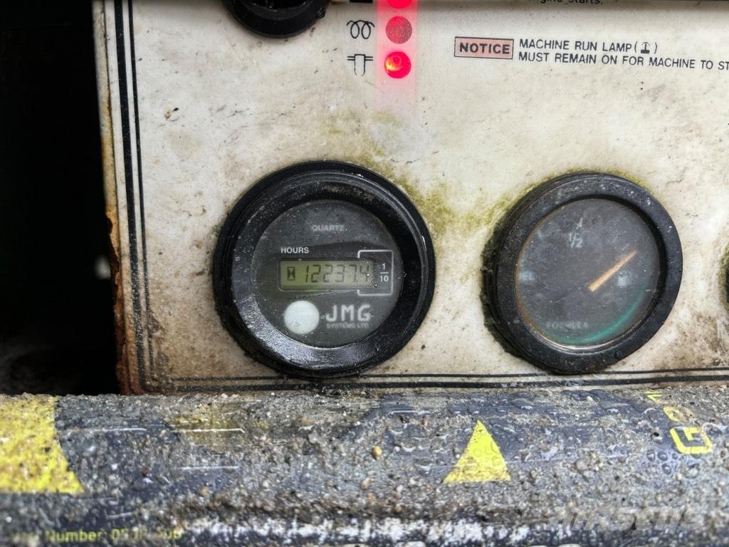 McCloskey S130 自走式スクリーン