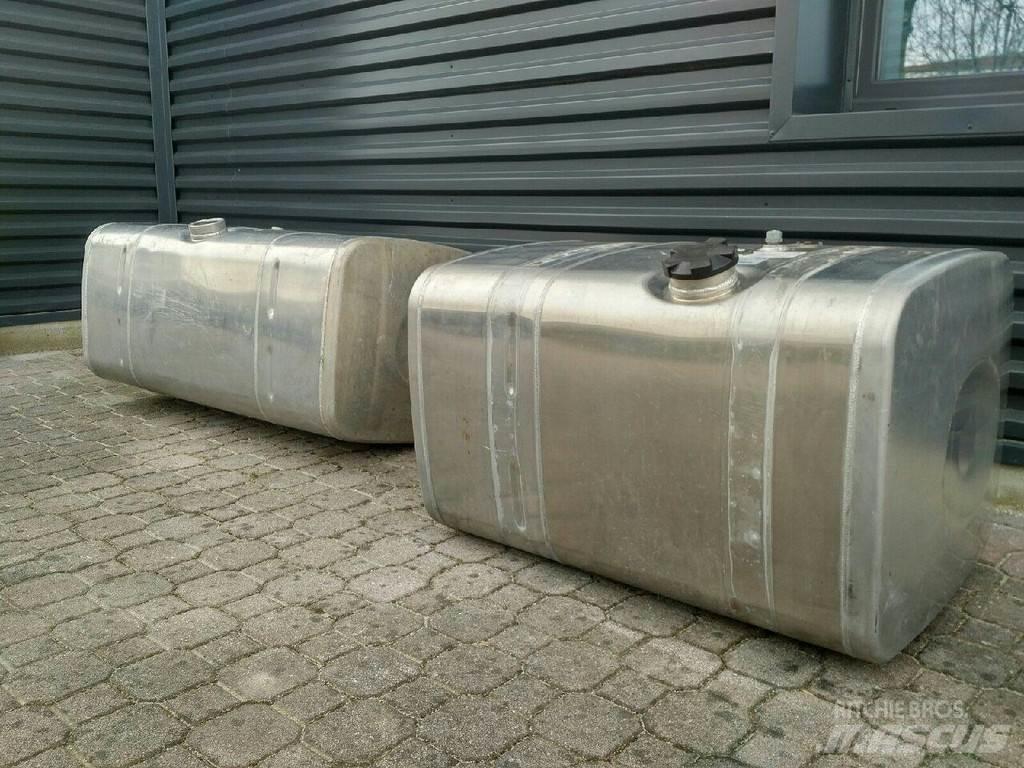 MAN 480 + 375 L 燃料タンクと添加剤用タンク
