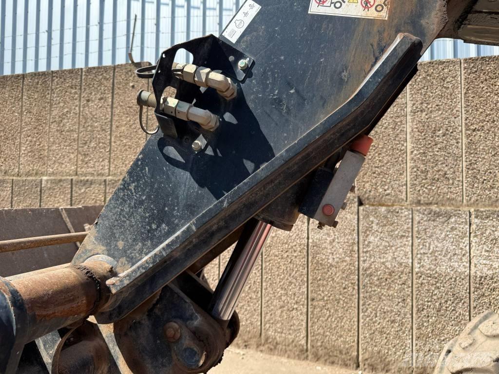 Manitou MT 733 テレスコーピックハンドラー