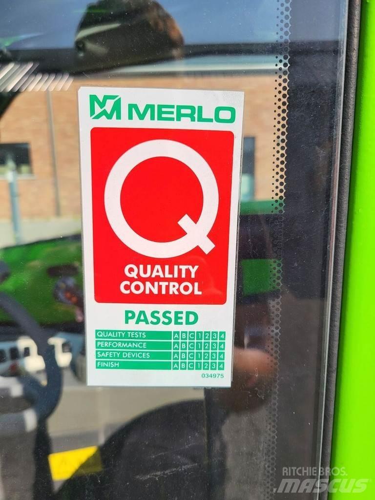 Merlo TF33.7 多目的ローダー