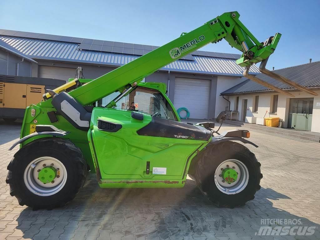 Merlo TF33.7 多目的ローダー