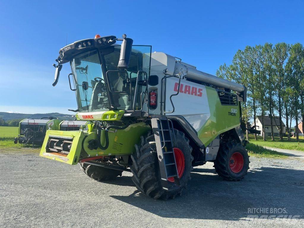 CLAAS Trion コンバイン