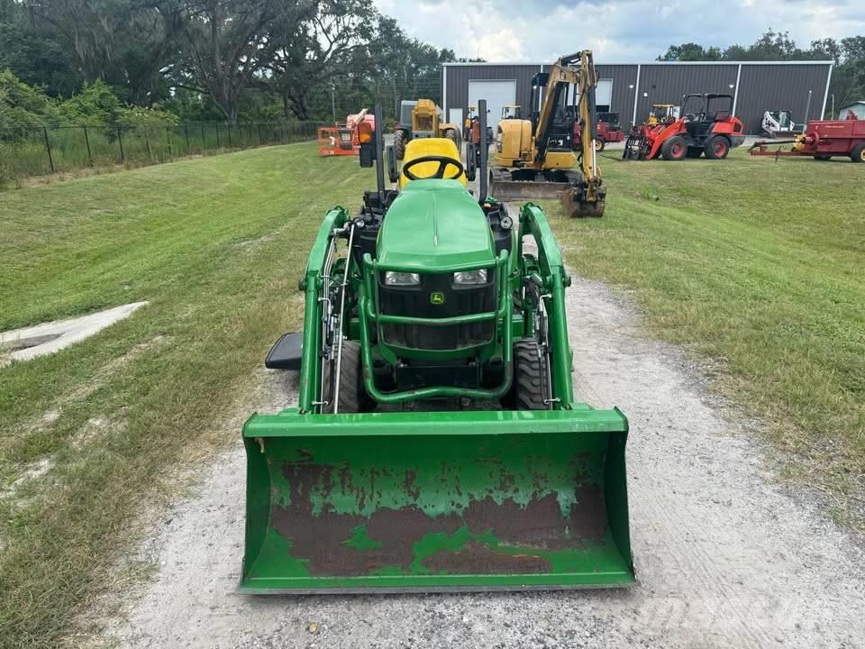 John Deere 1025 R トラクター