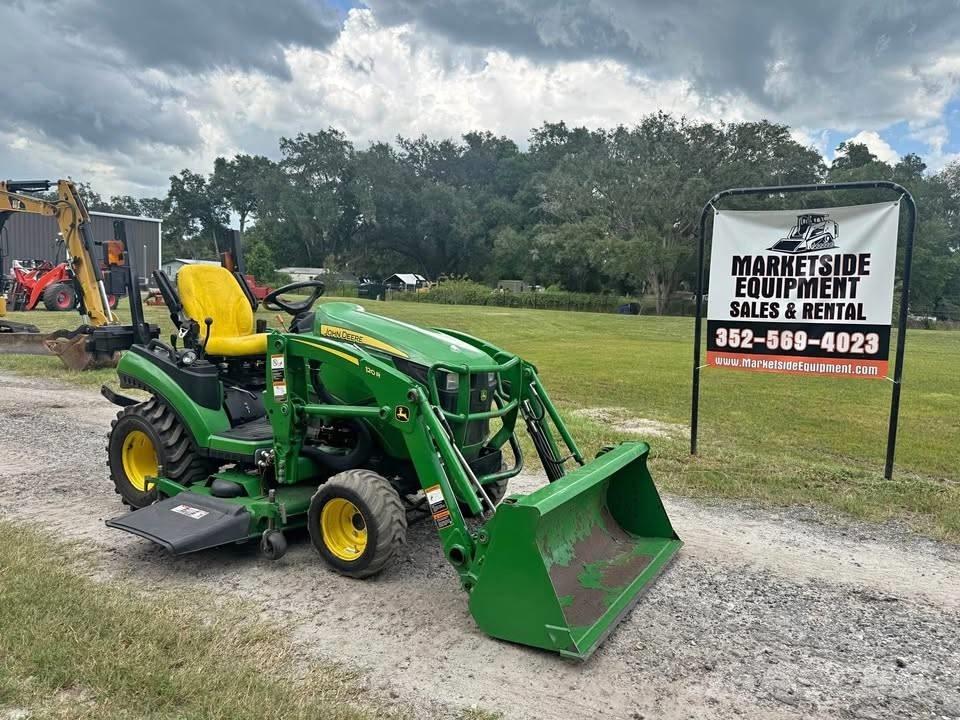 John Deere 1025 R トラクター