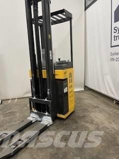 Atlet A/160STJN420 自走式スタッカー