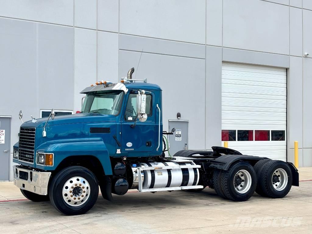 Mack Pinnacle 中古トラクターヘッド | トレーラーヘッド