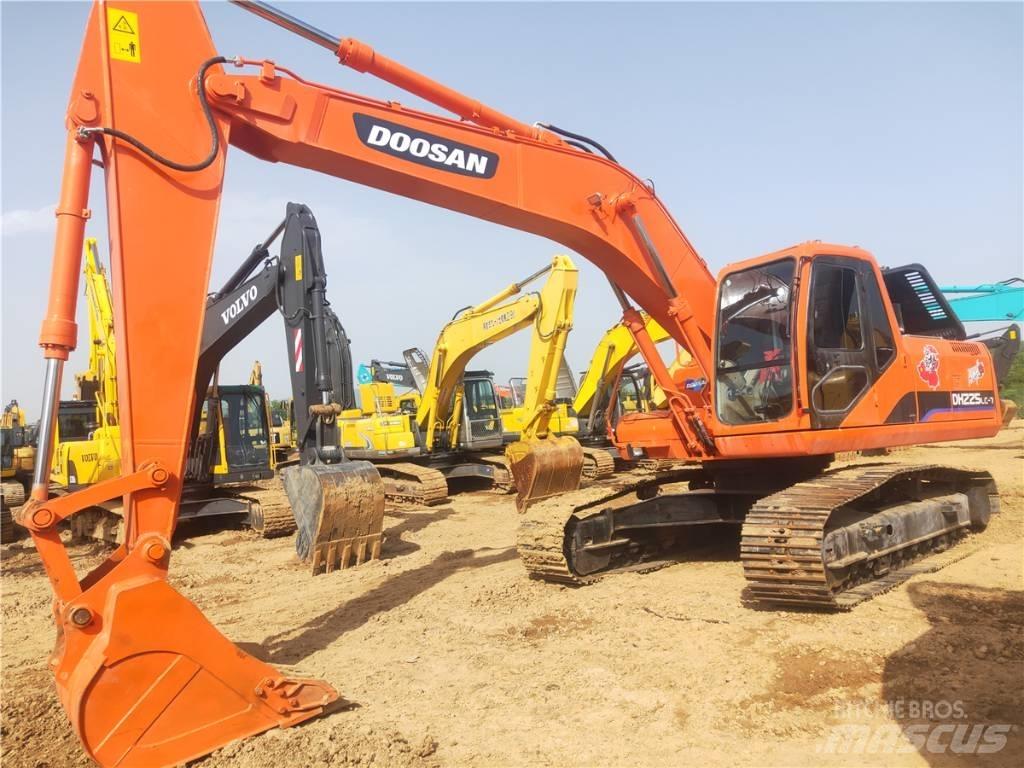 Doosan DH 225 LC-7 大型油圧ショベル12t以上（パワーショベル・ユンボ）
