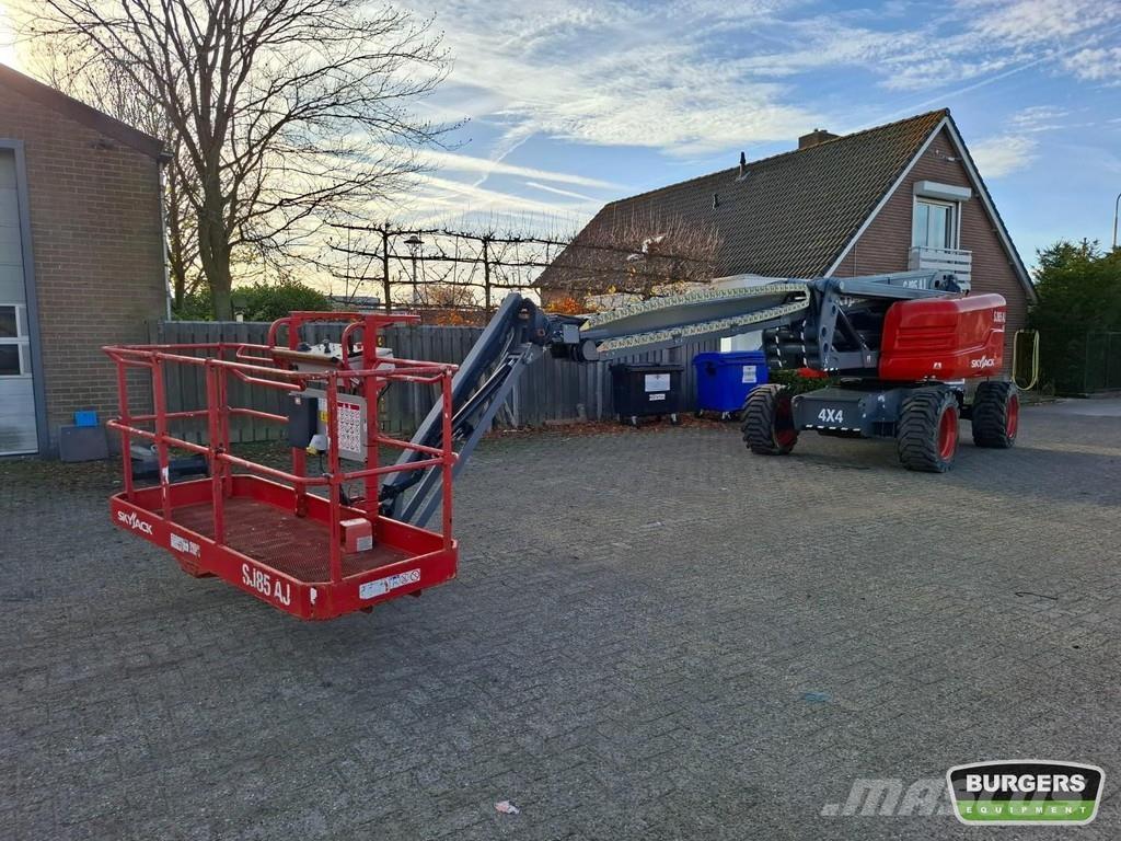 SkyJack SJ85 AJ ブームリフト　屈伸型