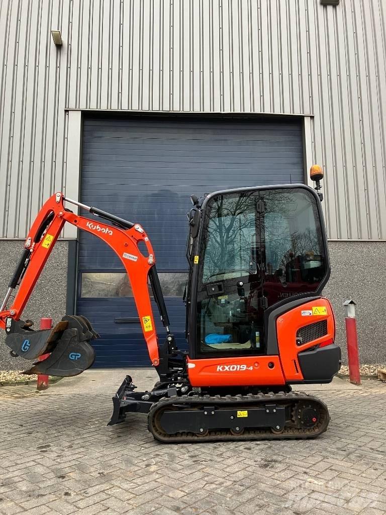 Kubota KX 019-4 ミニ油圧ショベル 7t以下（ミニユンボ・ミニディガー）