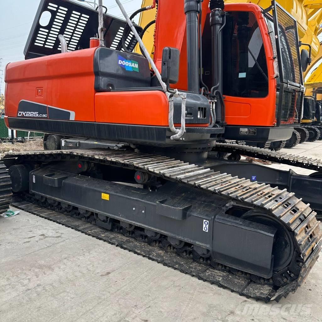 Doosan DX225LC-9C 大型油圧ショベル12t以上（パワーショベル・ユンボ）