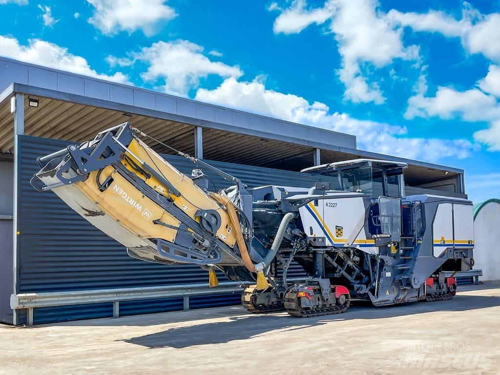 Wirtgen W 220 FI アスファルトコールドミリングマシーン