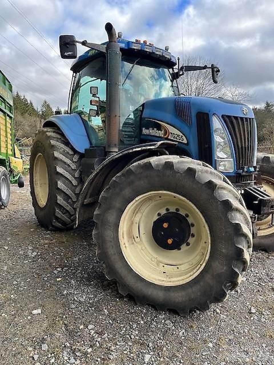 New Holland TG255 トラクター