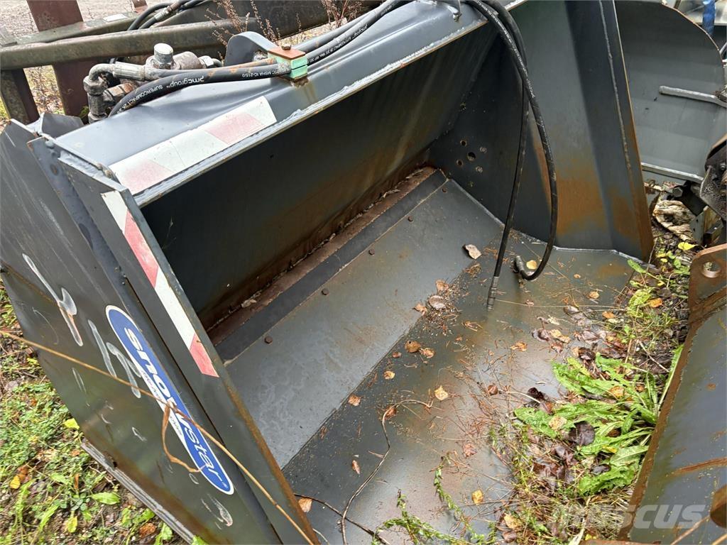 Snowstar HK700L 砂と塩撒き専用車