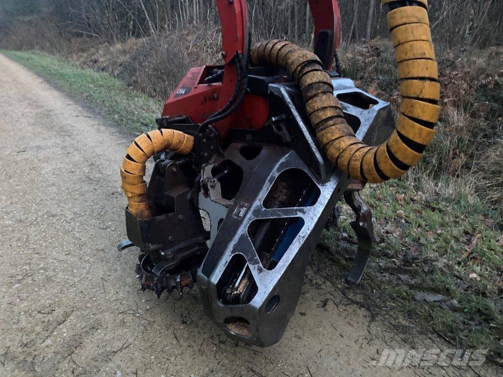 Komatsu C 144 ハーベスター