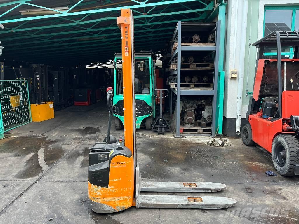 Still EGV12    V-4251 自走式スタッカー