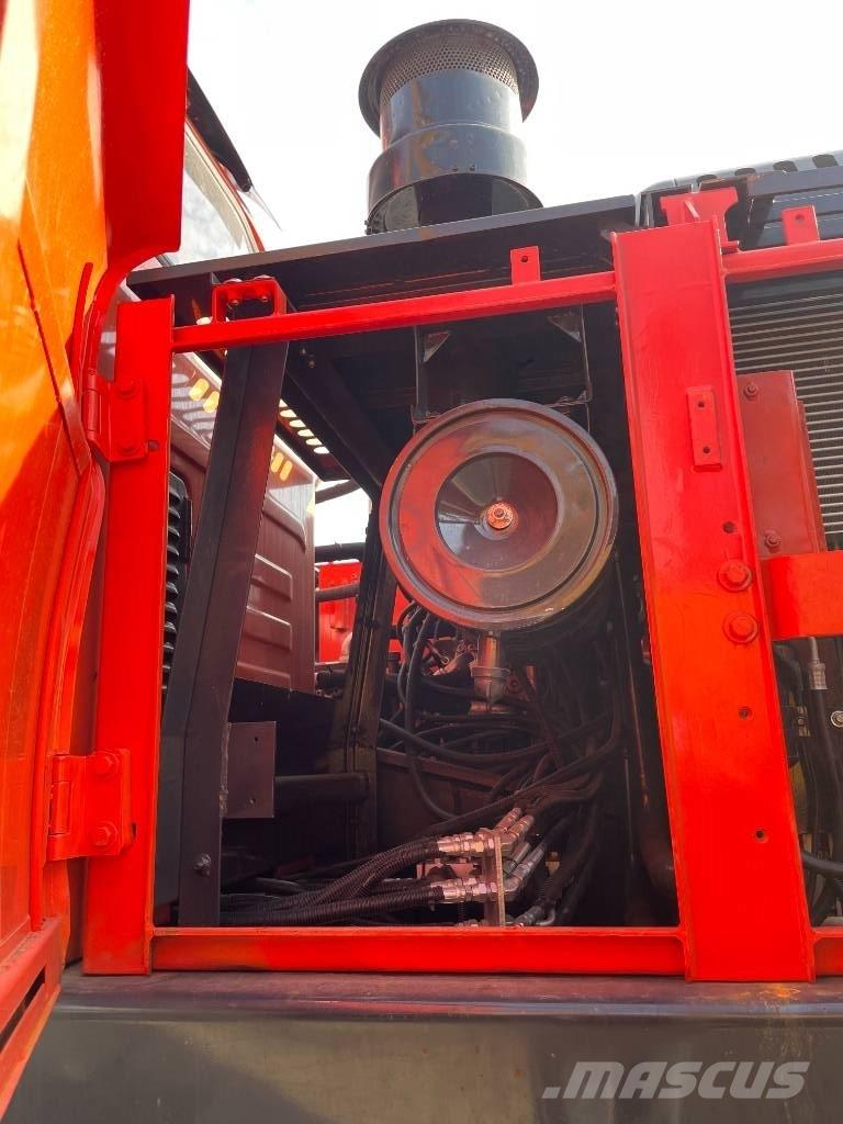 Doosan DX 225 LCA 大型油圧ショベル12t以上（パワーショベル・ユンボ）