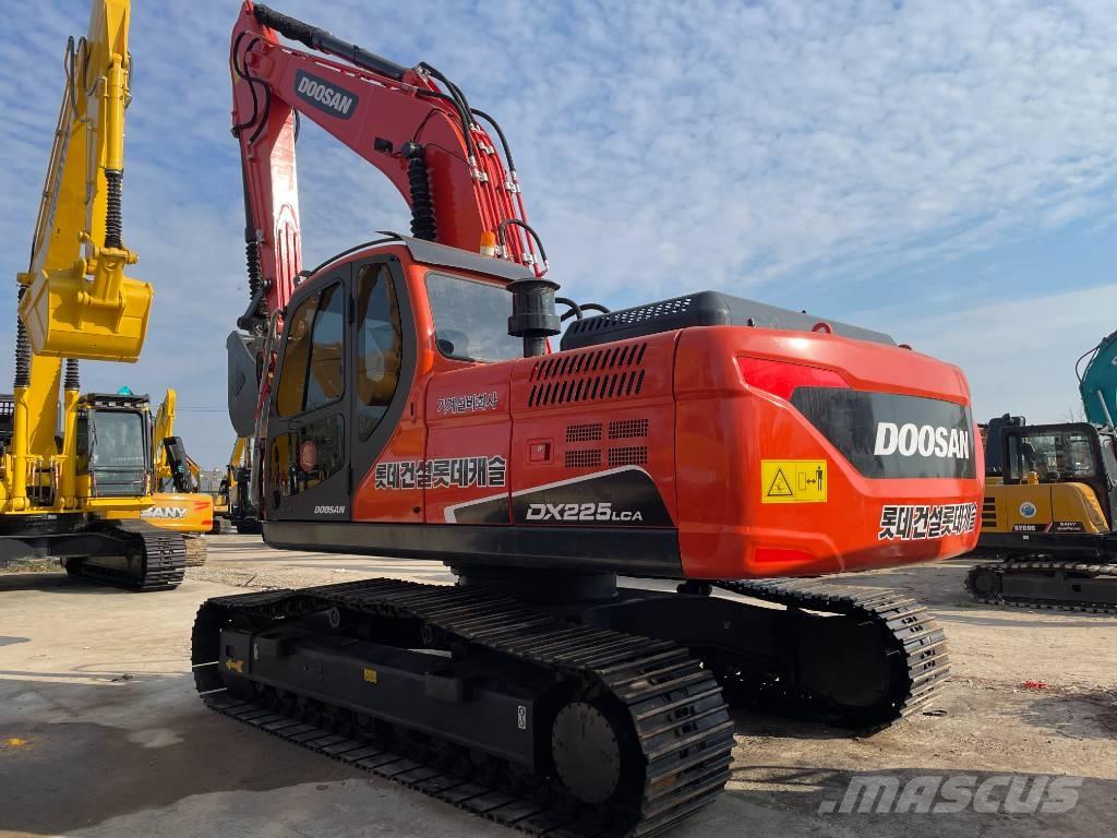Doosan DX 225 LCA 大型油圧ショベル12t以上（パワーショベル・ユンボ）