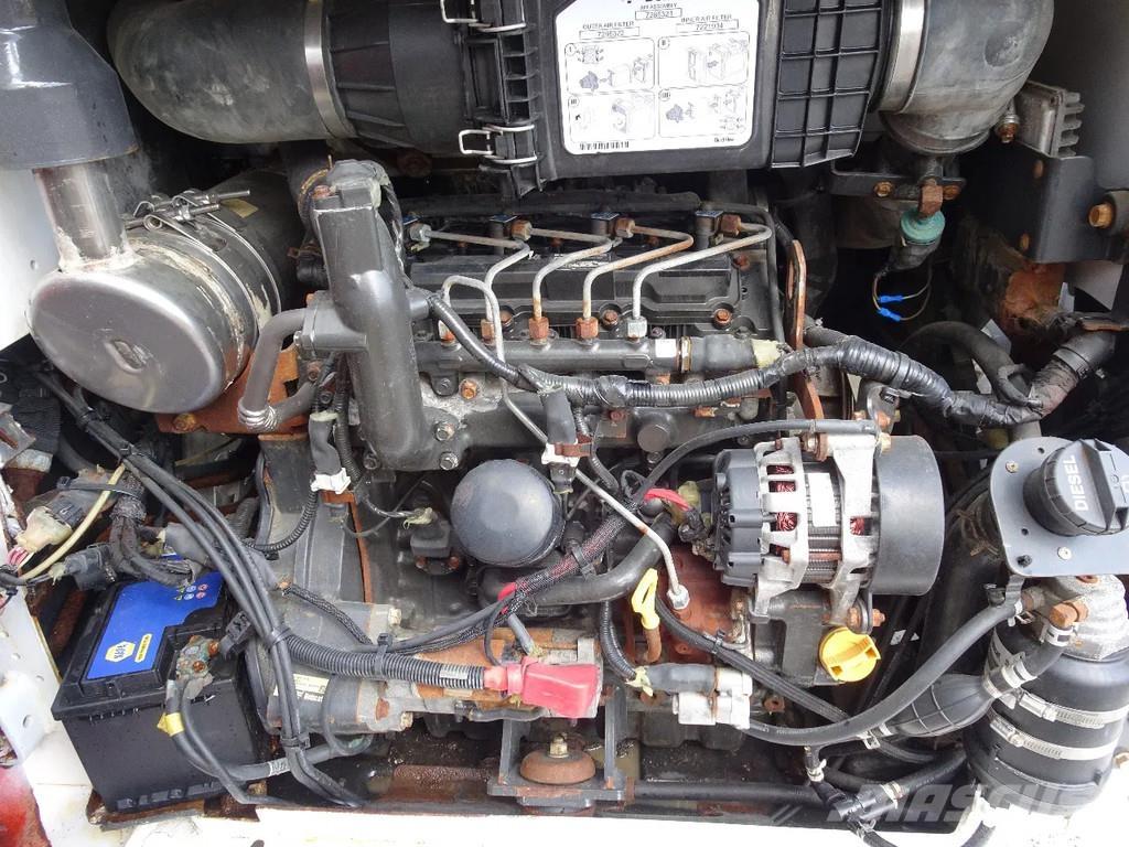 Bobcat S630 スキッドステアローダー