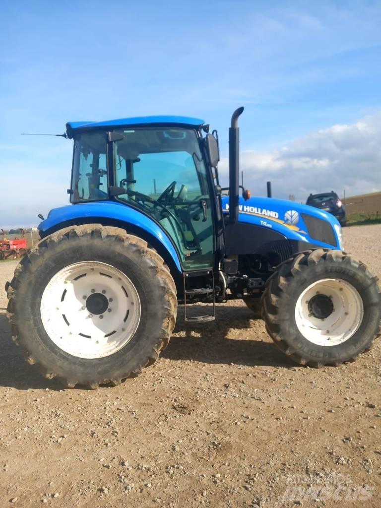 New Holland T 4.85 トラクター