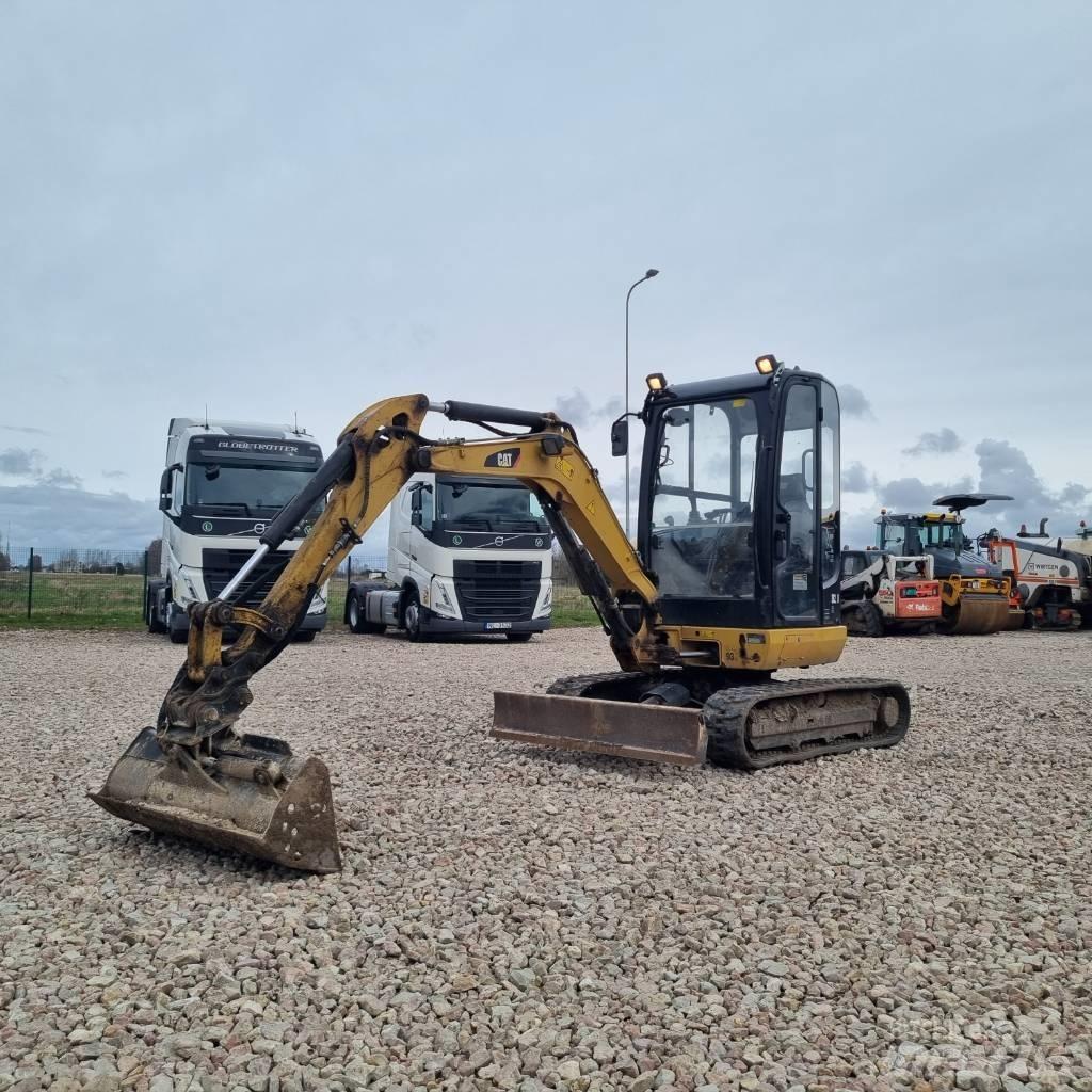 CAT 302.7 D CR ミニ油圧ショベル 7t以下（ミニユンボ・ミニディガー）