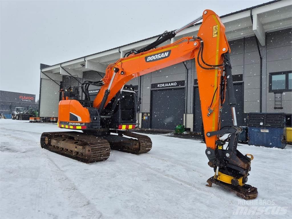 Doosan DX235LCR-5 大型油圧ショベル12t以上（パワーショベル・ユンボ）