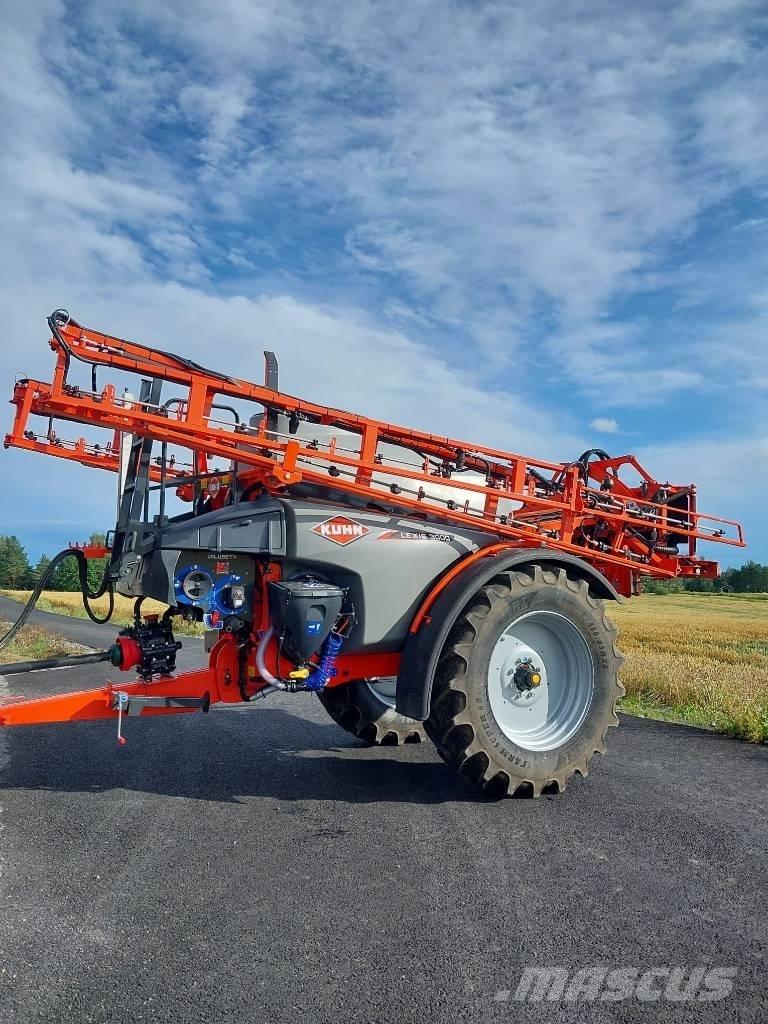 Kuhn Lexis 3000 牽引型スプレイヤー
