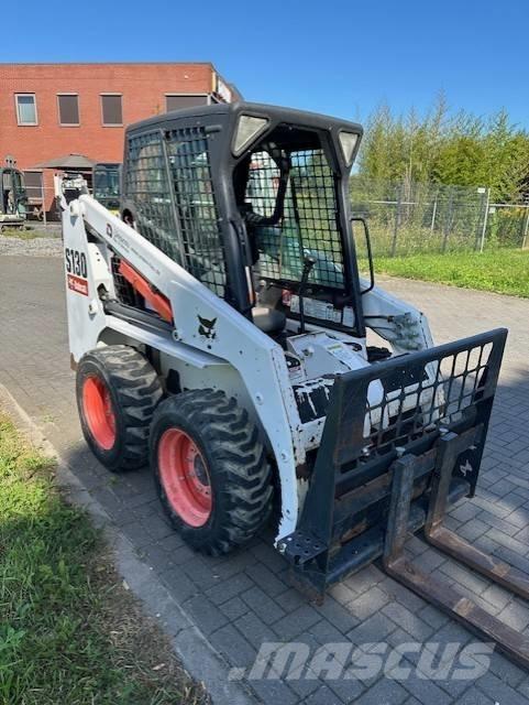 Bobcat S 130 スキッドステアローダー