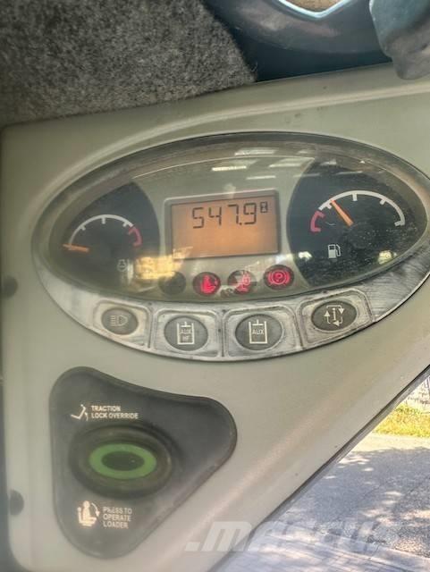 Bobcat S 130 スキッドステアローダー