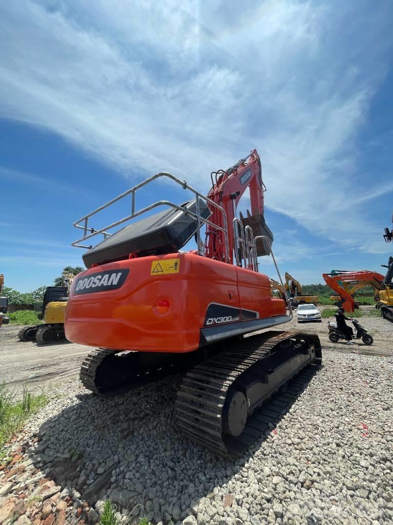 Doosan DX 300 大型油圧ショベル12t以上（パワーショベル・ユンボ）
