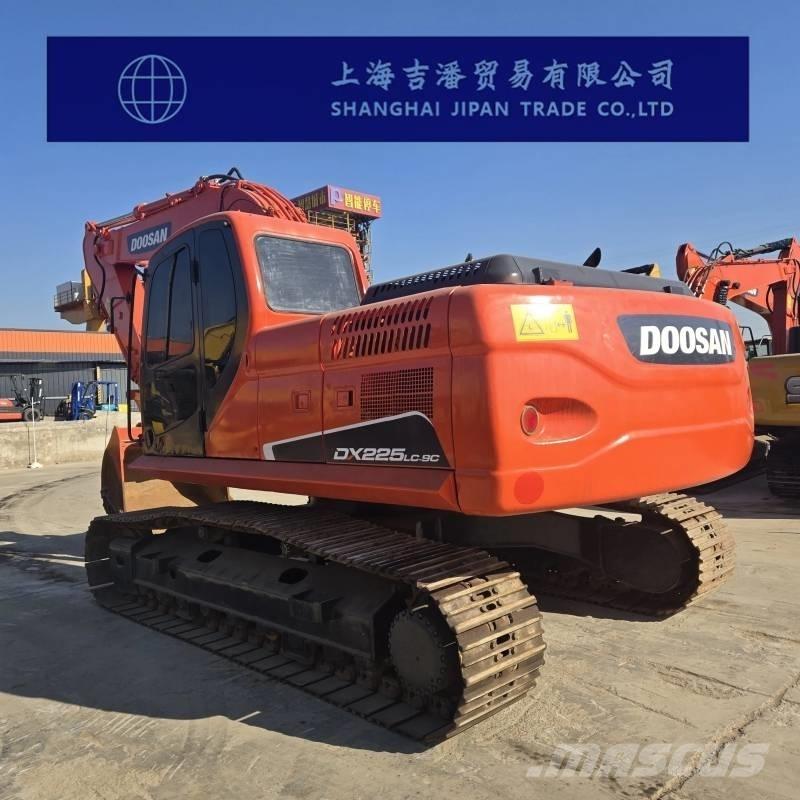 Doosan DX 225 大型油圧ショベル12t以上（パワーショベル・ユンボ）