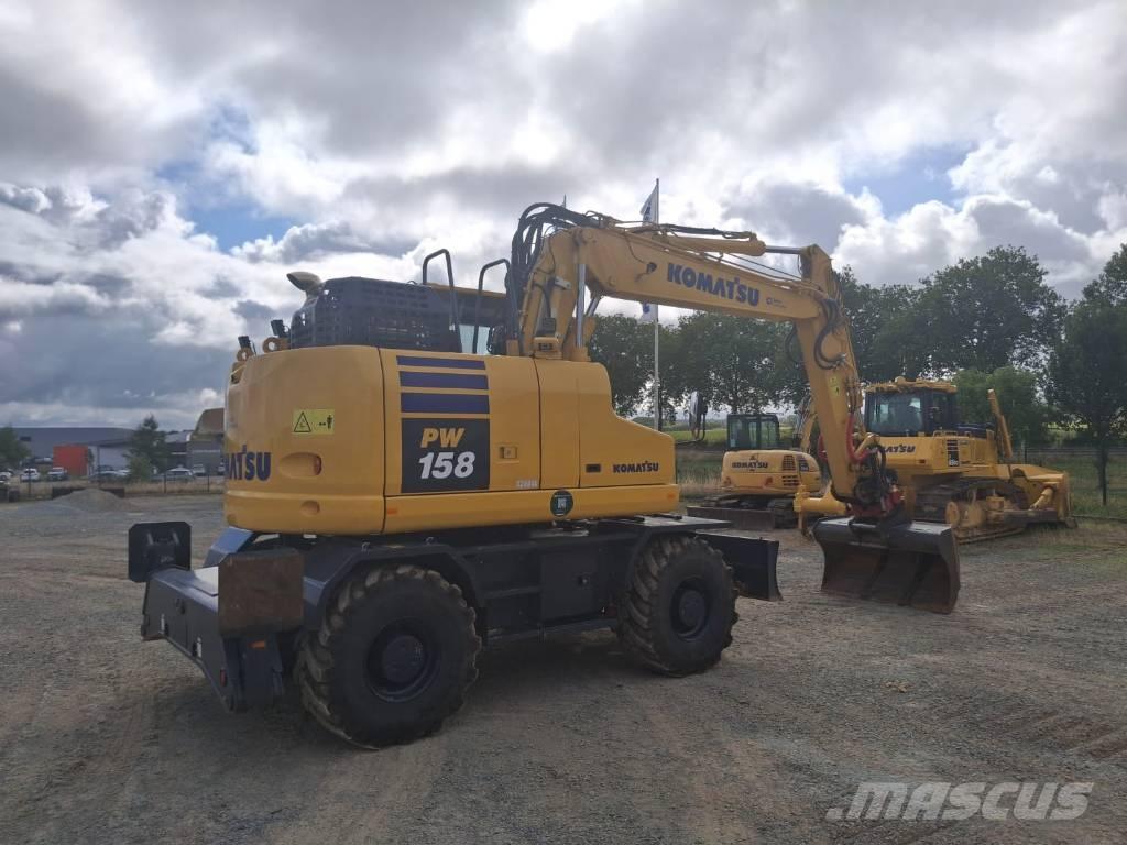 Komatsu PW158-11 ホイール式油圧ショベル（パワーショベル・ユンボ・バックホー）
