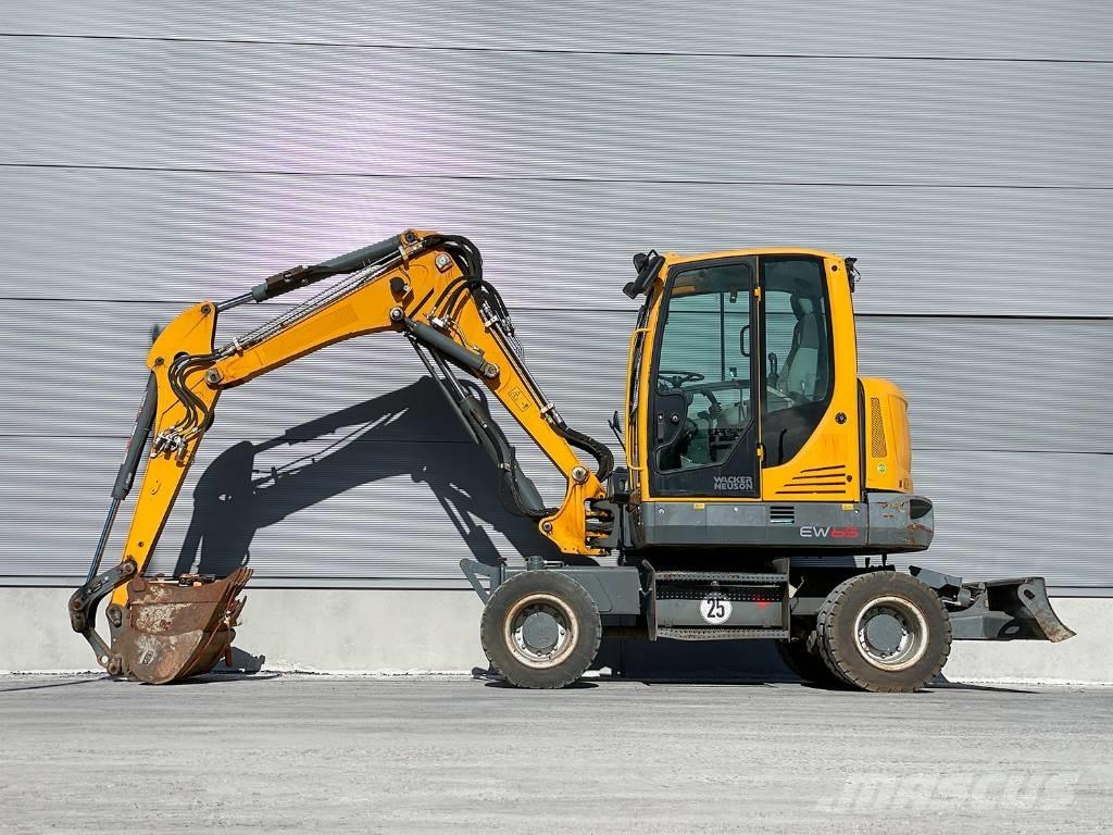 Wacker Neuson EW 65 ホイール式油圧ショベル（パワーショベル・ユンボ・バックホー）