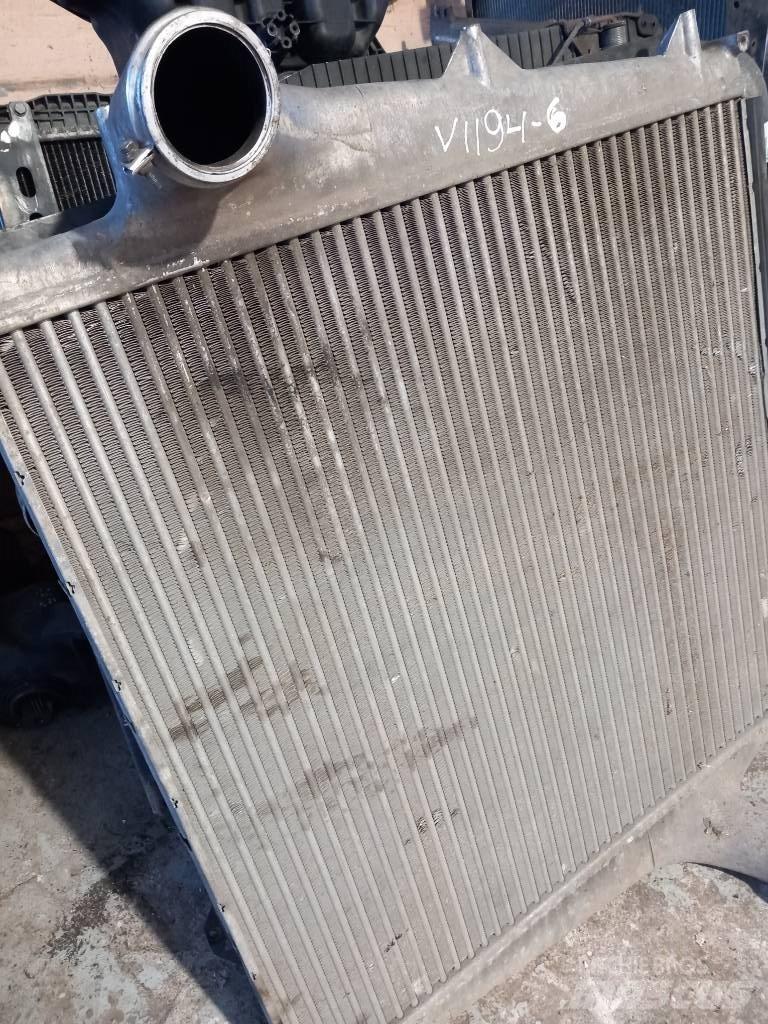 Volvo FH 12  20566842 ラジエター