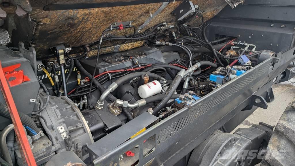 Ponsse Wisent 8W フォワーダー