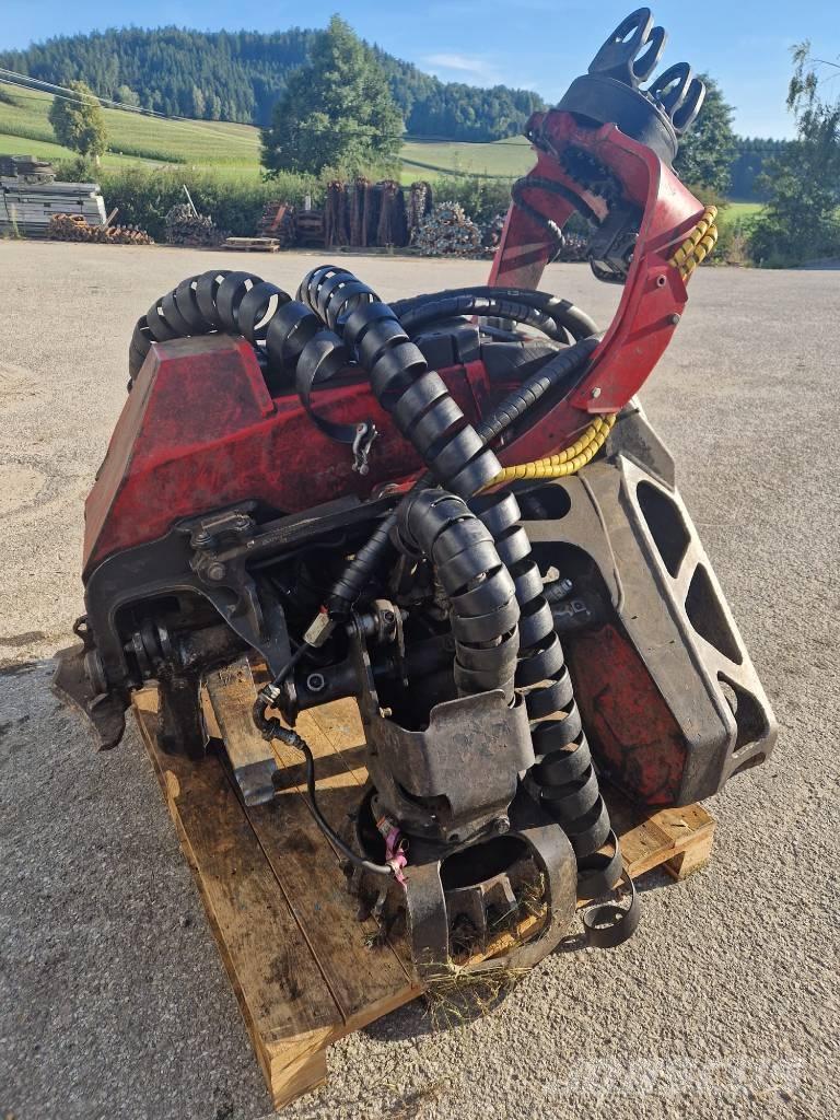 Komatsu 124 枝払い機