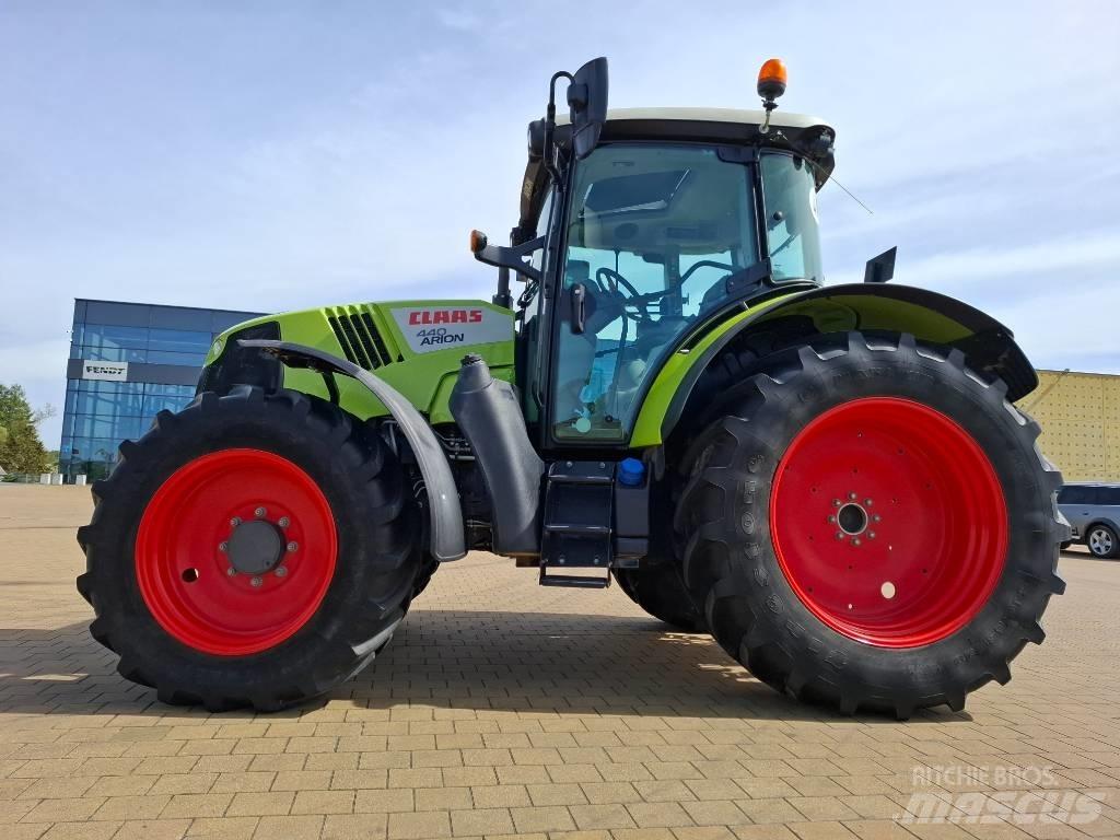 CLAAS Arion 440 CIS トラクター