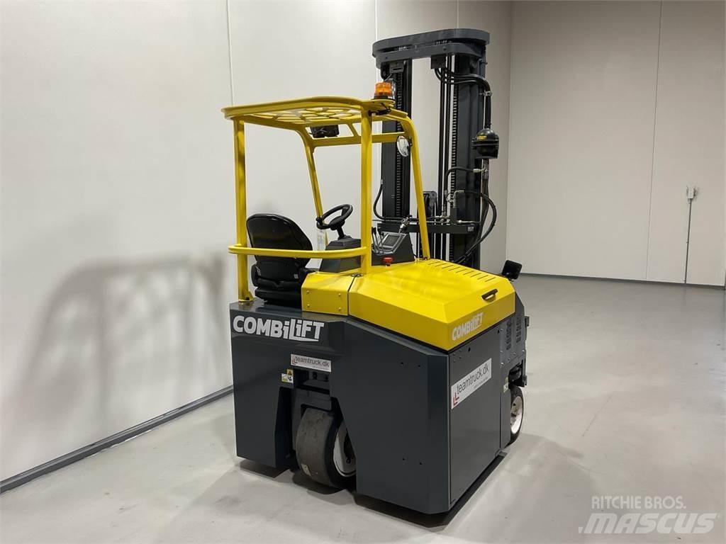 Combilift CBE3000 全方向リーチ型フォークリフト