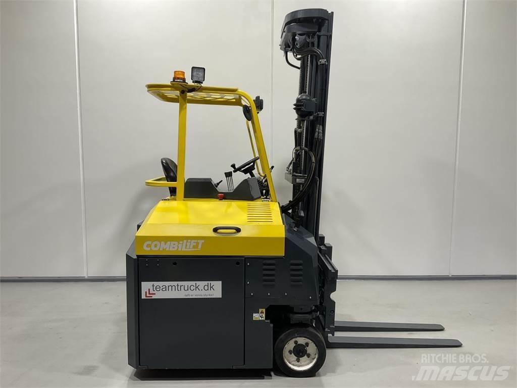 Combilift CBE3000 全方向リーチ型フォークリフト