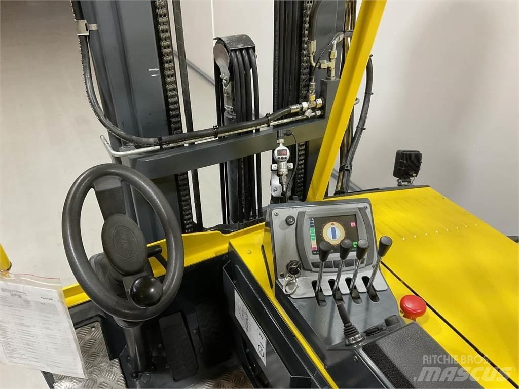 Combilift CBE3000 全方向リーチ型フォークリフト