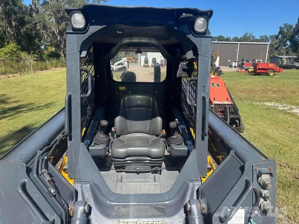 John Deere 325 スキッドステアローダー