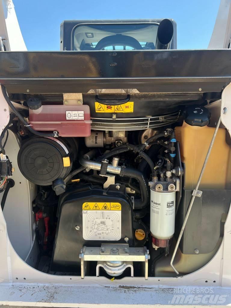 Bobcat T 64 スキッドステアローダー