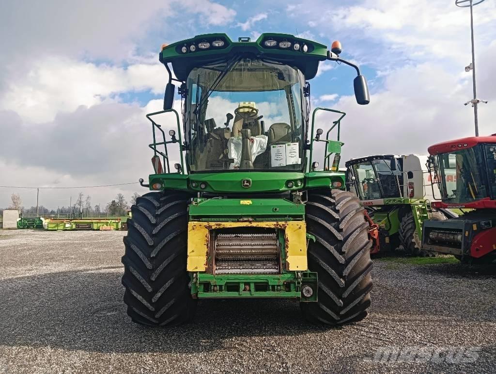 John Deere 8800 自走式フォレージハーベスター