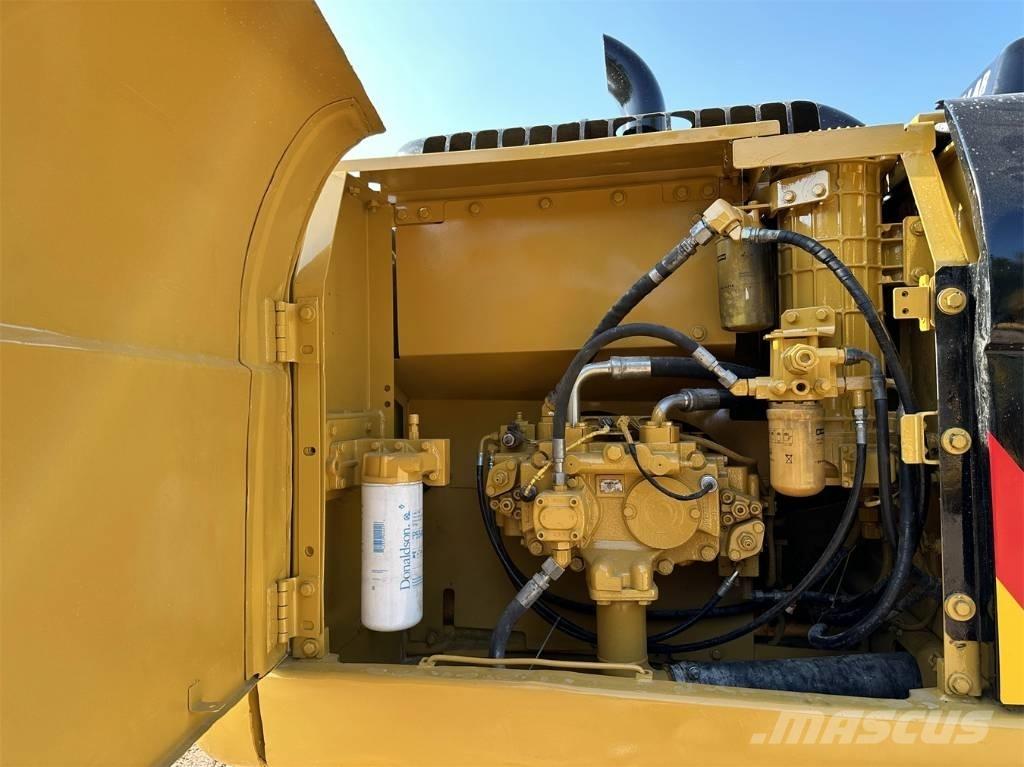 CAT 320 D 大型油圧ショベル12t以上（パワーショベル・ユンボ）