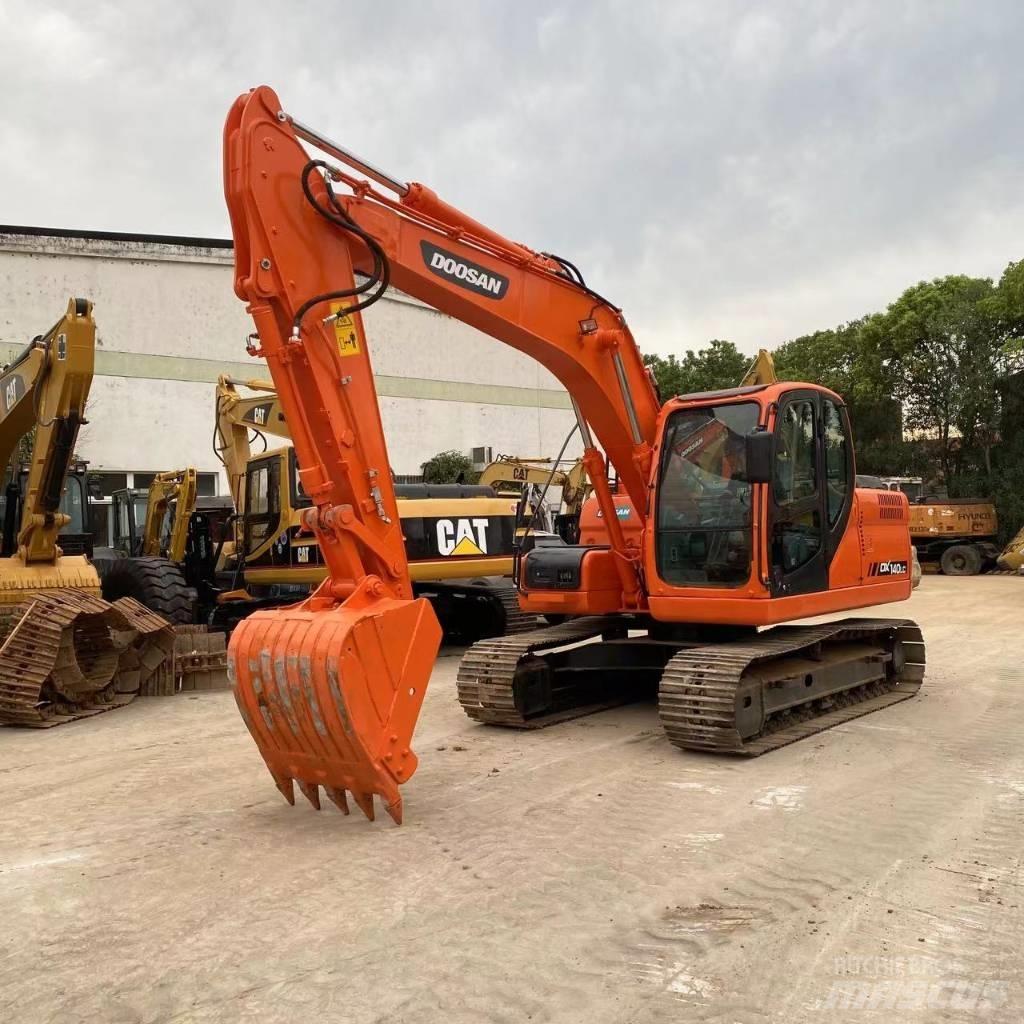 Doosan DX 140 LC 大型油圧ショベル12t以上（パワーショベル・ユンボ）