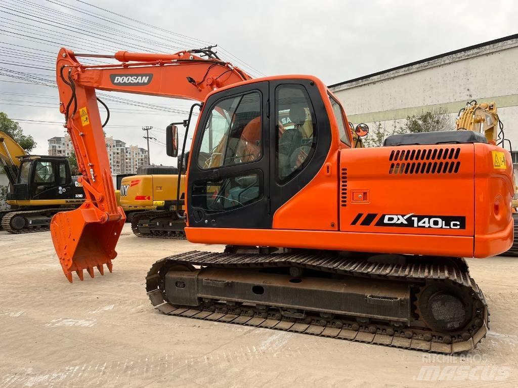 Doosan DX 140 LC 大型油圧ショベル12t以上（パワーショベル・ユンボ）
