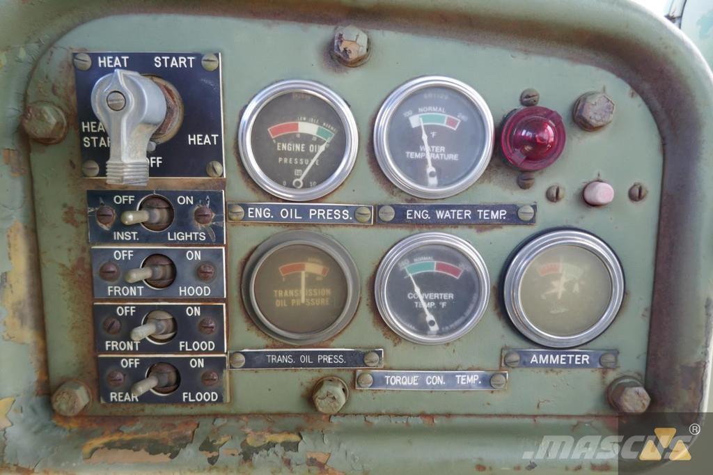 CAT D7F Ex-army ブルドーザー