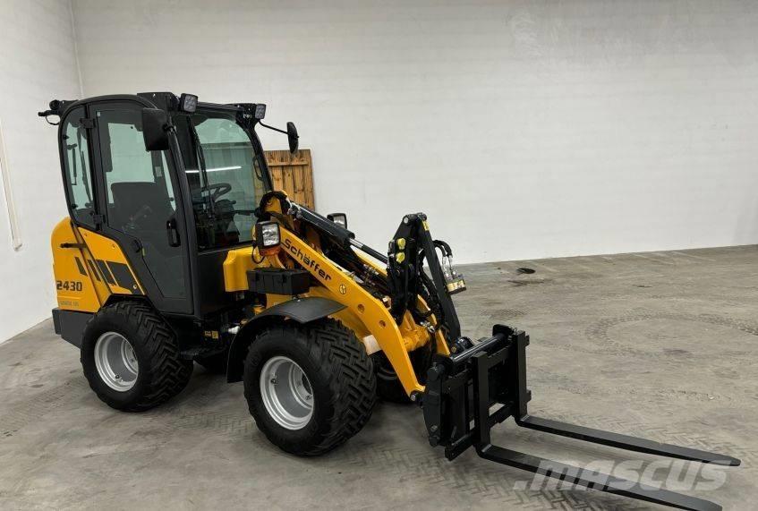Schäffer 2430 HD スキッドステアローダー
